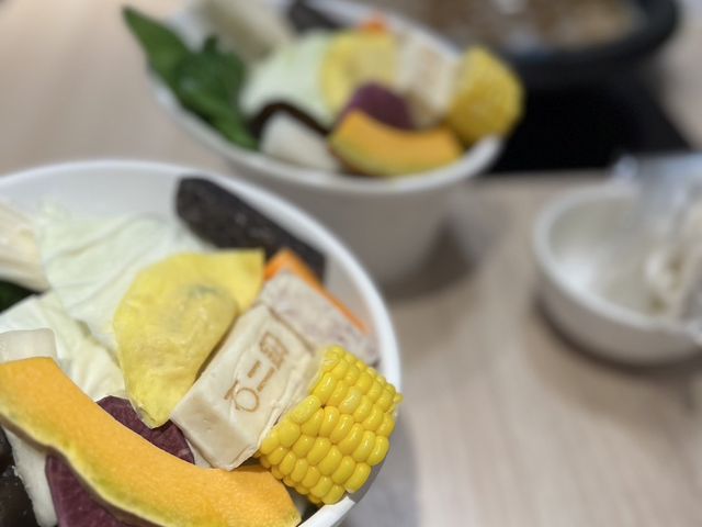 🍲 石二鍋：平價小火鍋的美味選擇！🔥🍲