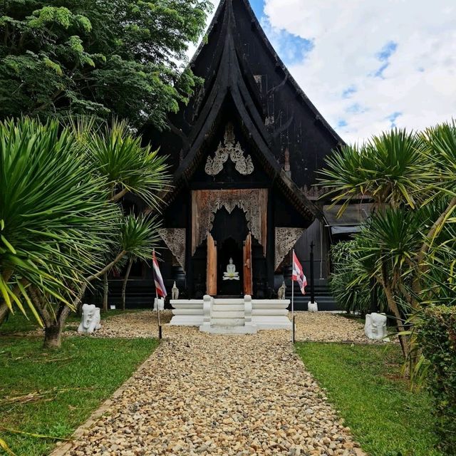 Baan Dam , Chiang Rai