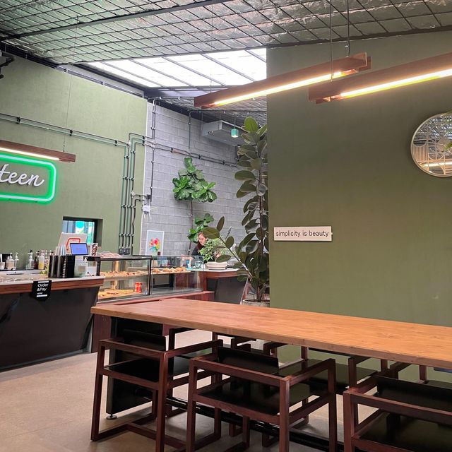 📍 8Sixteen Cafe