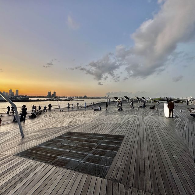 【横浜】夕方のみなとみらい散歩・横浜港大桟橋の景色