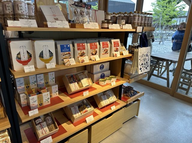 三重・多気町。伊勢神宮奉納米『結びの神』のおむすびあり。『豊農米蔵 Produced by AKOMEYA TOKYO 
