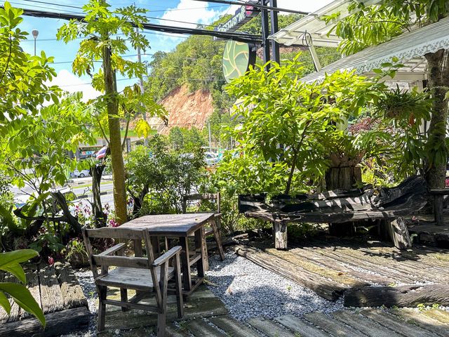 🌴ร้านอาหารกึ่งคาเฟ่ ใกล้สนามบินภูเก็ต 