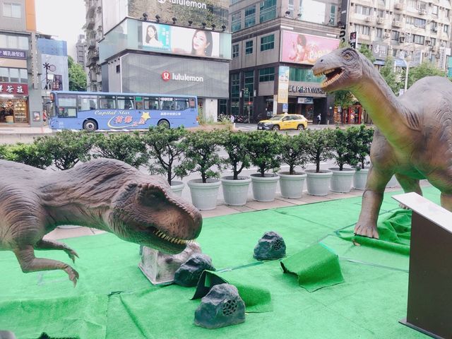 台北｜🦖🦕暑假親子拍照📷打卡好去處📍 Far Eastern SOGO Taipei Zhongxiao Store 遠東SOGO 台北忠孝館