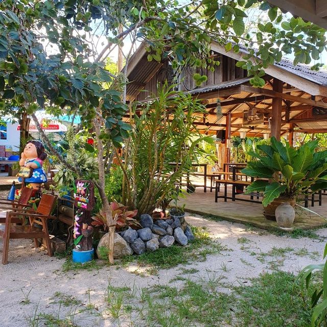 อาหารอีสาน บรรยากาศบ้านสวน..ส้มตำบ้านสวนแก้ว..