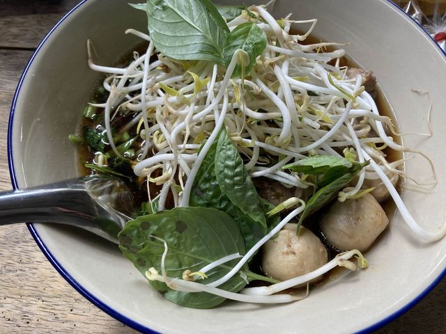 ก๋วยเตี๋ยวเนื้อศรีจันทร์