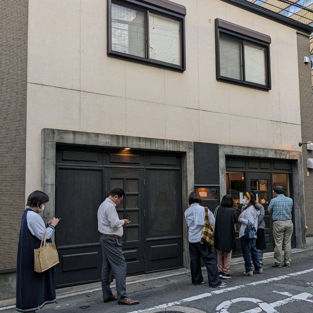 買えたらラッキー【ブレッド・アー・エスプレッソ】看板が無いので探すのが大変で、金曜〜月曜の朝のみ営業のパン屋さん。