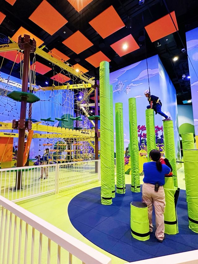玩足全日室內遊樂場。新濠影滙「滿紛樂園」