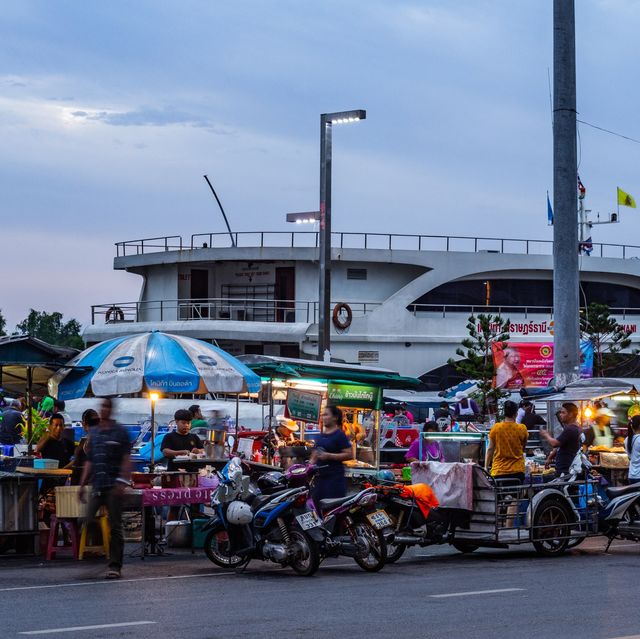 ตลาดเรือนอน ของกินยามเย็น ราคาคนไทย