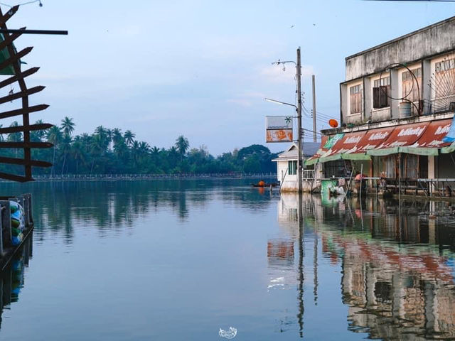 ที่พักอัมพวา เรือนคุณยายเชื้อโฮมสเตย์ ริมแม่น้ำ