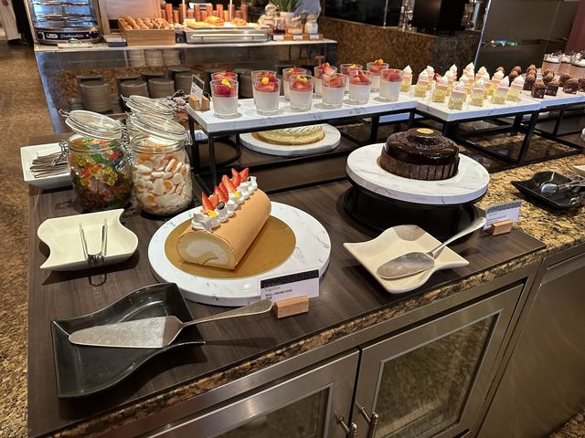 下午自助餐好抵食有長腳蟹同生蠔