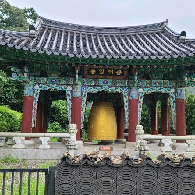 대형 황금 두불상이 상징적인 용인 와우정사...wow!