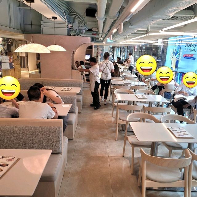 25-07-2023  柔白裝飾西餐廳