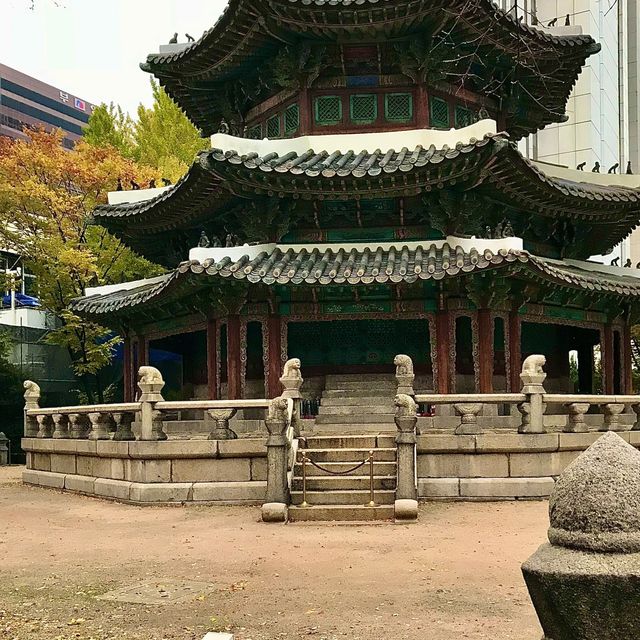 Exploring downtown Seoul
