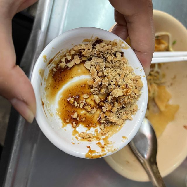 ทานบะหมี่ รับปีมังกร ที่ตลาดน้อย
