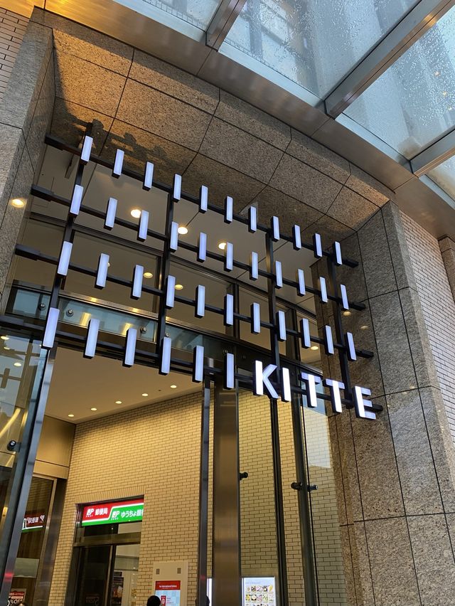 屋上庭園から眺める東京駅