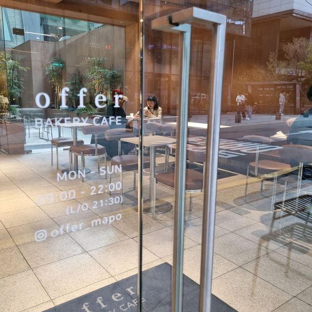 홍대 디저트카페 오퍼(Offer) 베이커리가 훌륭한 오퍼카페 