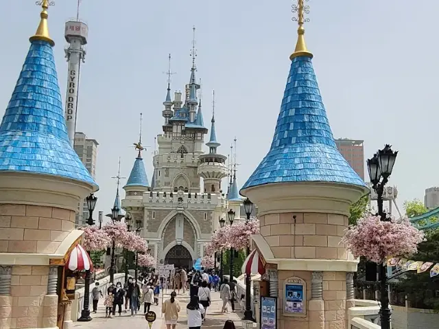 Lotte World Magic Island