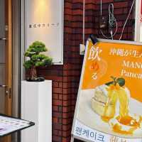 「國際通真夜中甜品店，抹茶雪糕清涼適合路過」