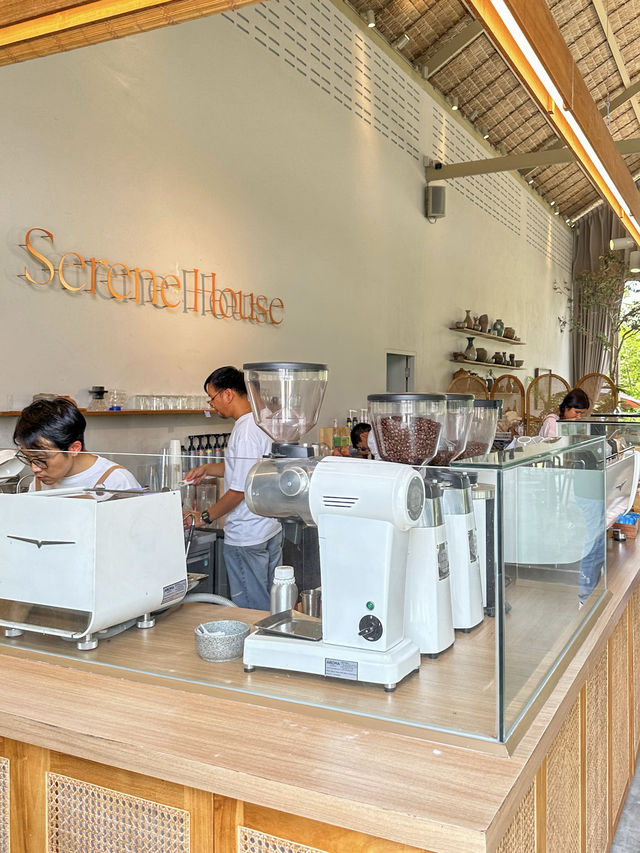 คาเฟ่บางแสนใกล้ฉัน Serene House Cafe🍔