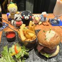 小朋友們去啟德新商場食西餐