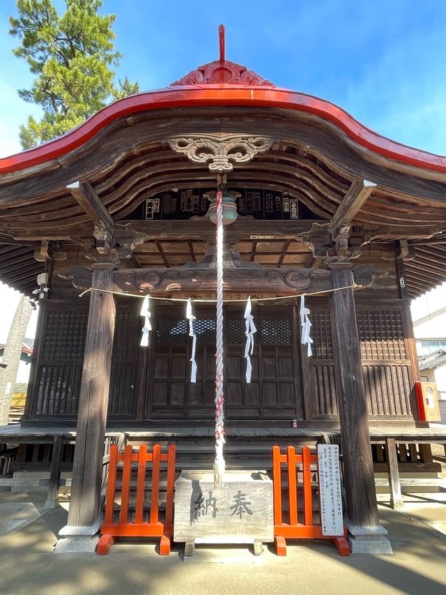 【上鈴木稲荷神社/東京都】赤い屋根が目立つお稲荷様