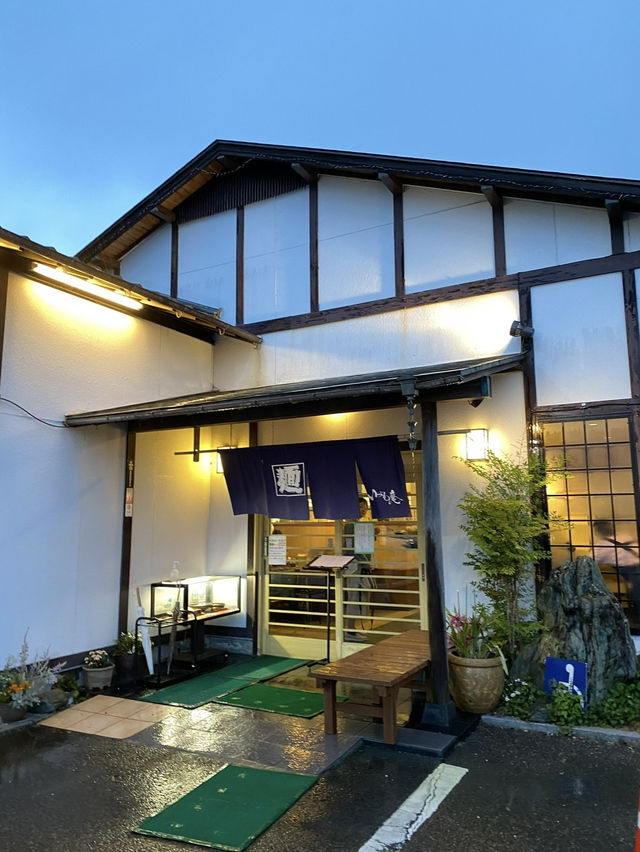【淡路島】名物玉ねぎつけ麺が食べられる昔ながらの手打ちうどん店