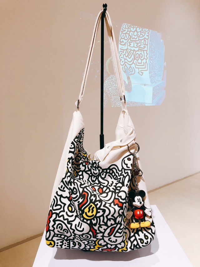 【限量藝術展】Mr Doodle愛情雕塑，遠東百貨信義A13