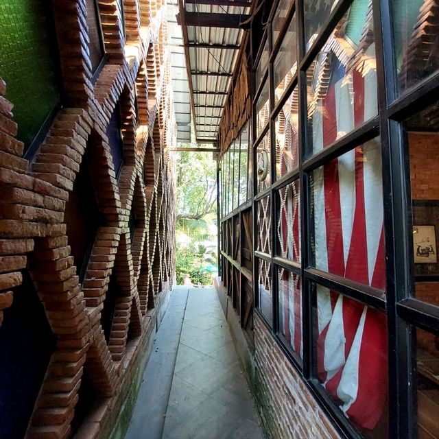 Zombie Cafe' เปลี่ยนบ้านเก่ามาเป็นร้านกาแฟ
