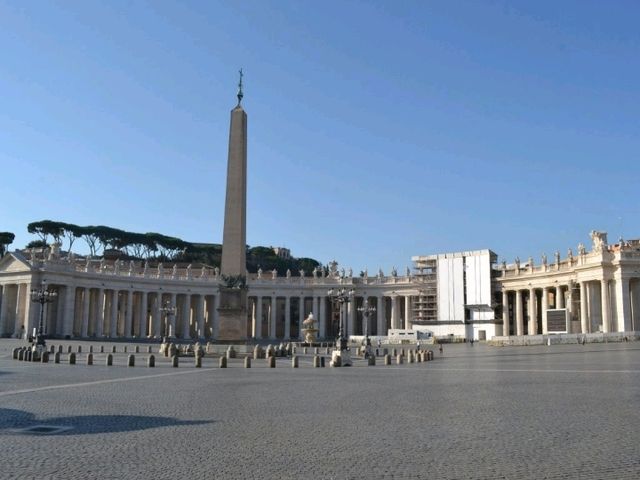 The symbol of the Holy See, Saint Peter's Square and Basilica