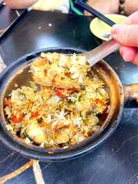Famous Hing Kee Claypot Rice in Hong Kong
