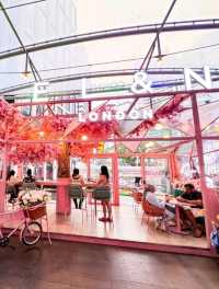 Stunning café with bright pink love themed decor 🌸