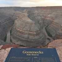 Goosenecks สวนสาธารณะที่ไม่ธรรมดาใน Canyon 