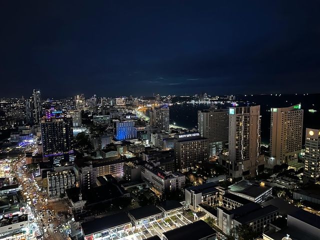. 🥂The Sky32 Restaurant