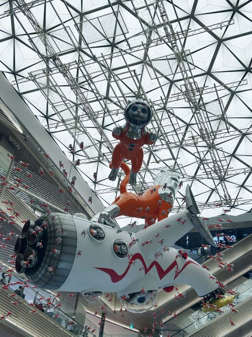 東京・銀座】GINZA SIXに「太陽の塔」の形をした巨大な宇宙船のLUCA号