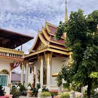 🕌 Exploring the Tranquil Wat Ong Teu in Vientiane, Laos! ✨