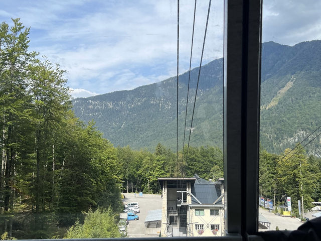 「奧地利上勞特鎮纜車套票，包含Dachstein山同埋冰洞或長毛洞」
