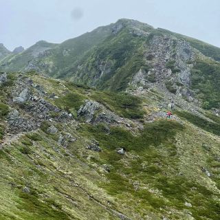 배낭여행자의 기쁨: 키타다케산의 장엄한 정상 정복