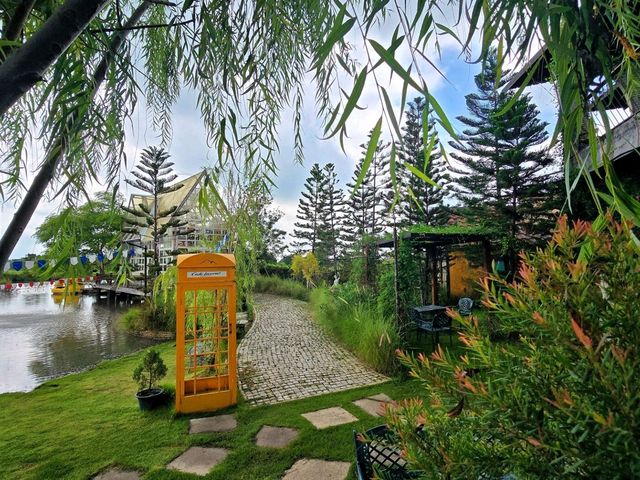 คาเฟ่ สไตล์สวนอังฤษ กลางเมือง สระบุรี 