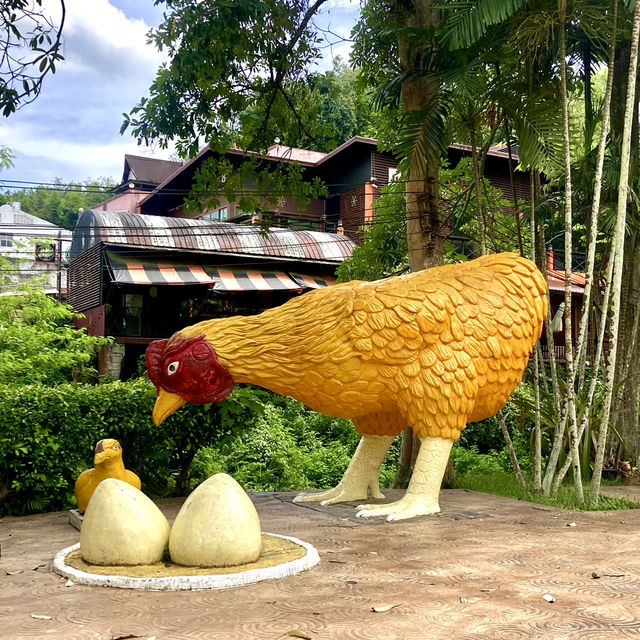 The Chicken Sculture @Betong