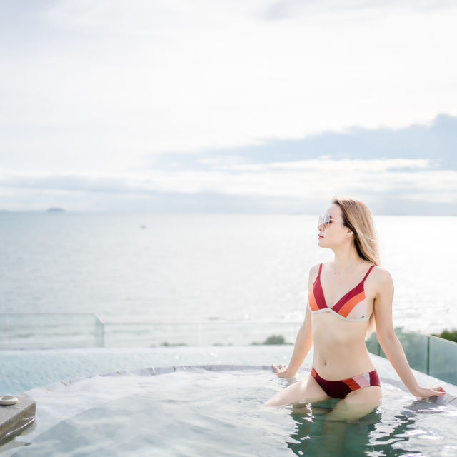 🌊โรงแรมพัทยา สระว่ายน้ำวิวทะเล 180 องศา 