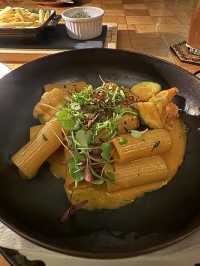 煌びやかな都心の夜景とともに！the tavernでディナータイム！