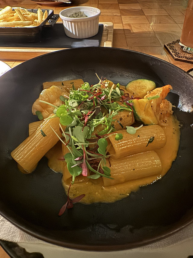 煌びやかな都心の夜景とともに！the tavernでディナータイム！