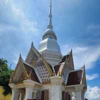 華欣的山頂寺廟 — 筷子山寺（Wat Khao Takiap）