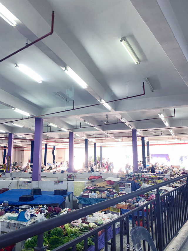 Explore the local market!🍪
