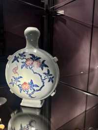 【中環】蘇富比旗艦藝廊：唐英絕響洋彩三元轉旋瓶，期間限定展覽