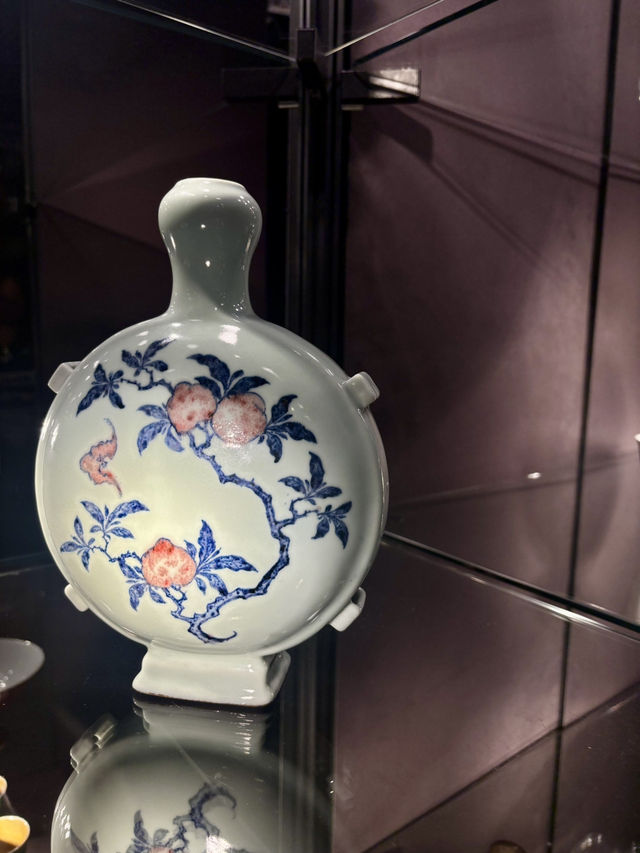 【中環】蘇富比旗艦藝廊：唐英絕響洋彩三元轉旋瓶，期間限定展覽