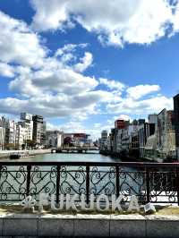 【福岡】福博プロムナードのシンボル	天神と中州を結ぶ歩道橋からの絶景