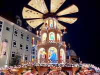 ตลาดคริสต์มาสที่เดรสเดิน (Dresden) เยอรมัน