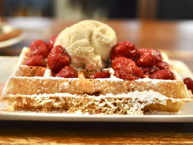 Waffle Heaven at Maison Dandoy in Brussels🇧🇪