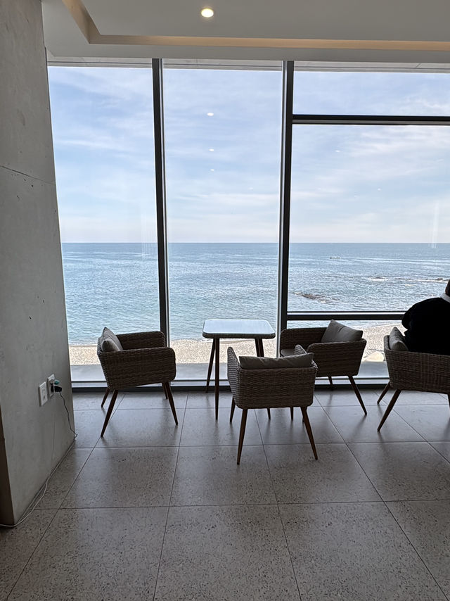 감각적인 인테리어와 여유로운 분위기